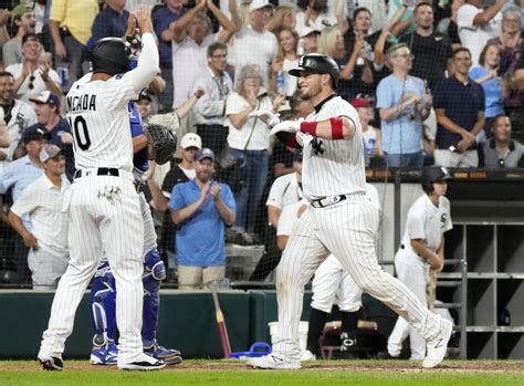 An 11-run 2nd inning propels the Chicago White Sox to a 17-4 victory and series win vs. the Cincinnati Reds